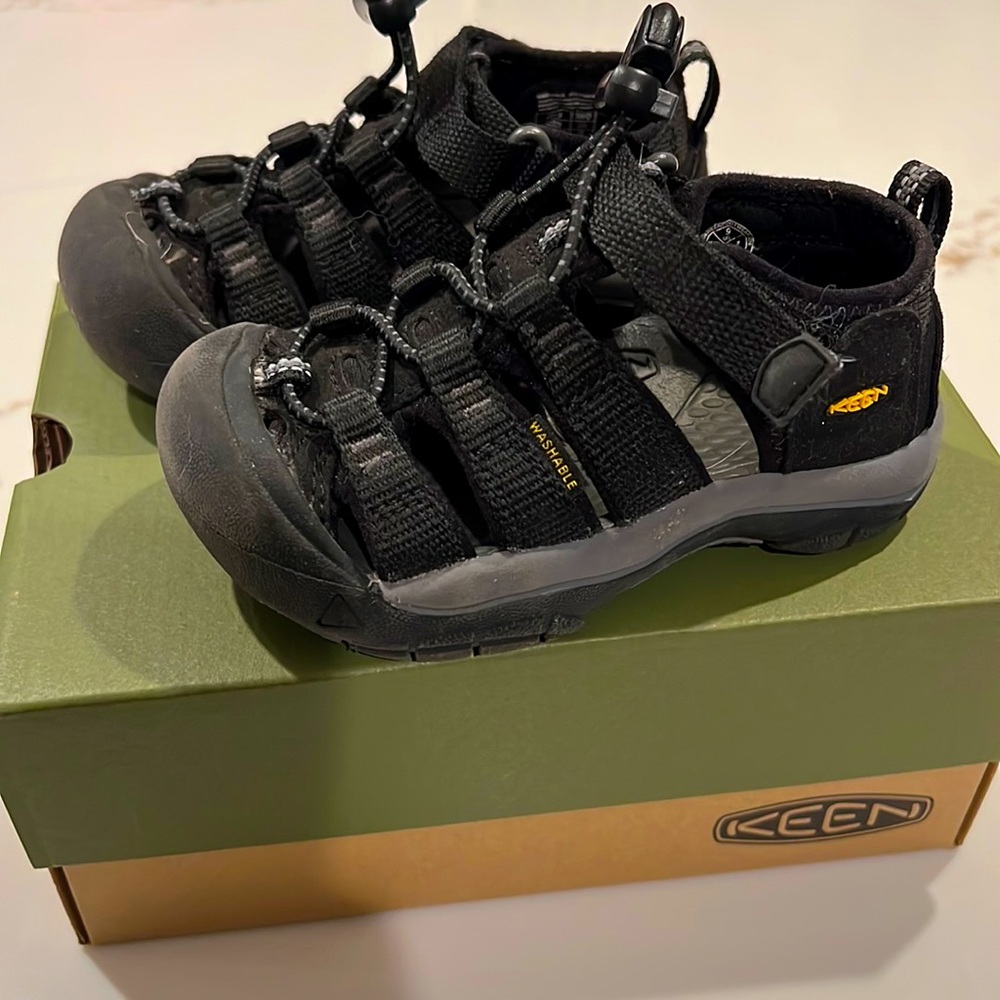 Toddler Keen sandals - new!